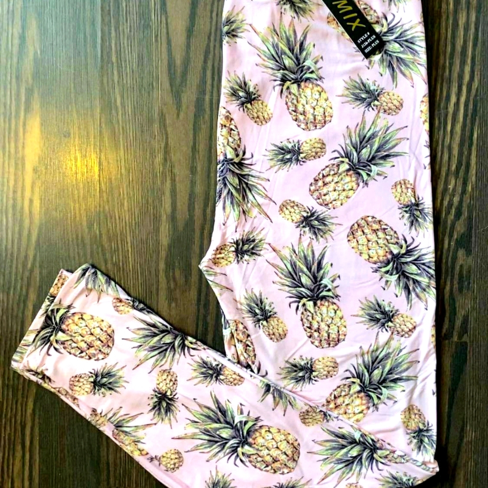 Plus ➕  Pink Pineapple 🍍 Leggings